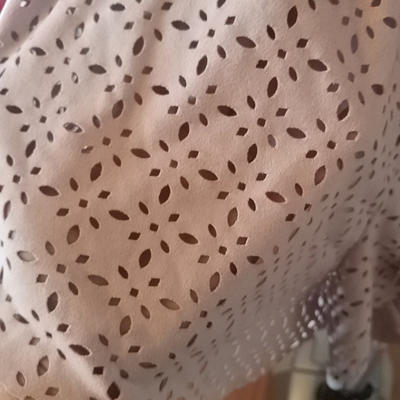 10/$10    Forever 21 Beige Shorts L - Picture 3 of 4